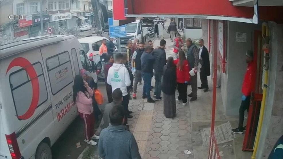 İskenderunda yemek dağıtan Türk Kızılay personeline saldırı