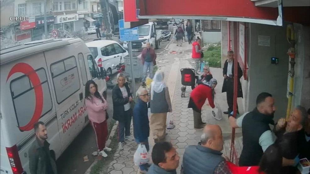 İskenderunda yemek dağıtan Türk Kızılay personeline saldırı