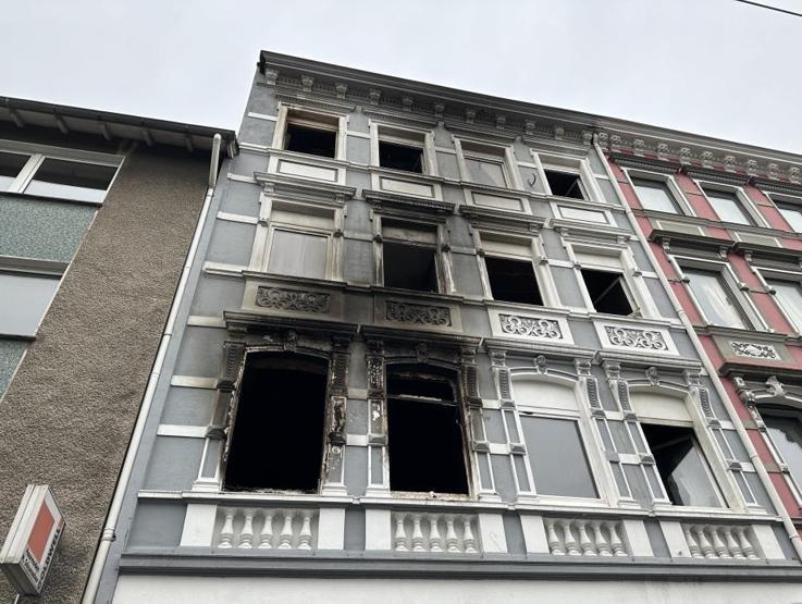 Yüzlerce kişi Solingen’de hayatını kaybeden aile için yürüdü: Adalet istiyoruz