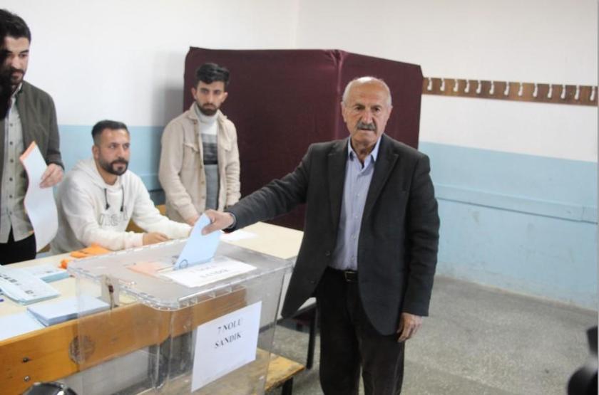 Fotoğraflar gelmeye başladı: Tüm yurtta oy verme işlemi başladı