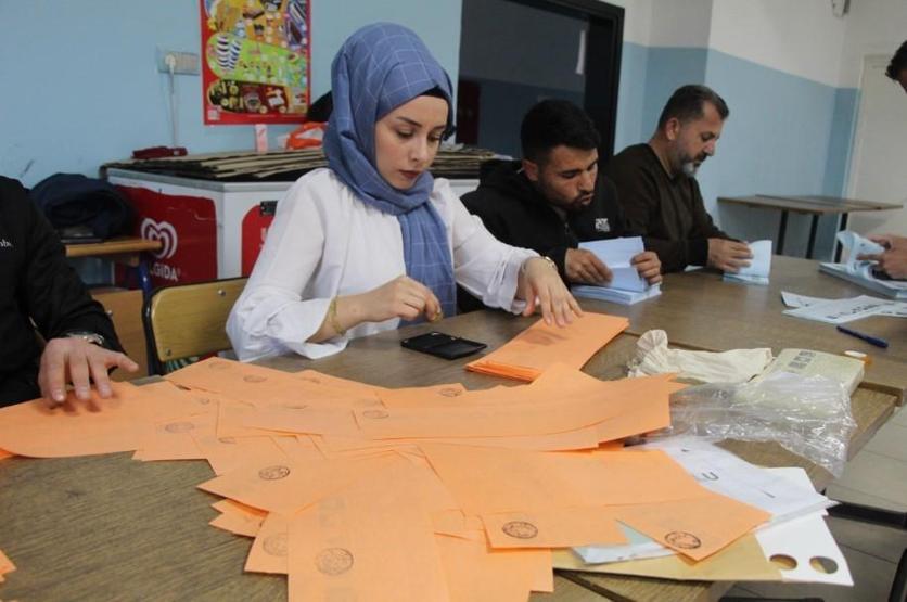 Fotoğraflar gelmeye başladı: Tüm yurtta oy verme işlemi başladı