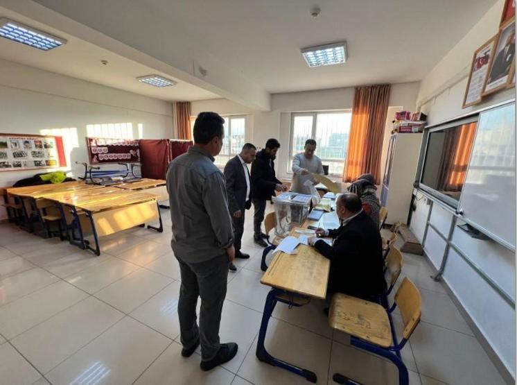 Fotoğraflar gelmeye başladı: Tüm yurtta oy verme işlemi başladı