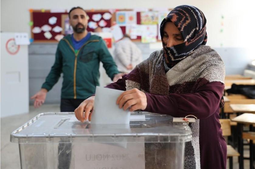 Fotoğraflar gelmeye başladı: Tüm yurtta oy verme işlemi başladı