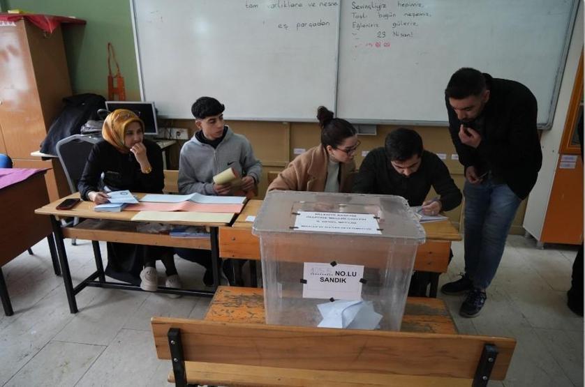 Fotoğraflar gelmeye başladı: Tüm yurtta oy verme işlemi başladı