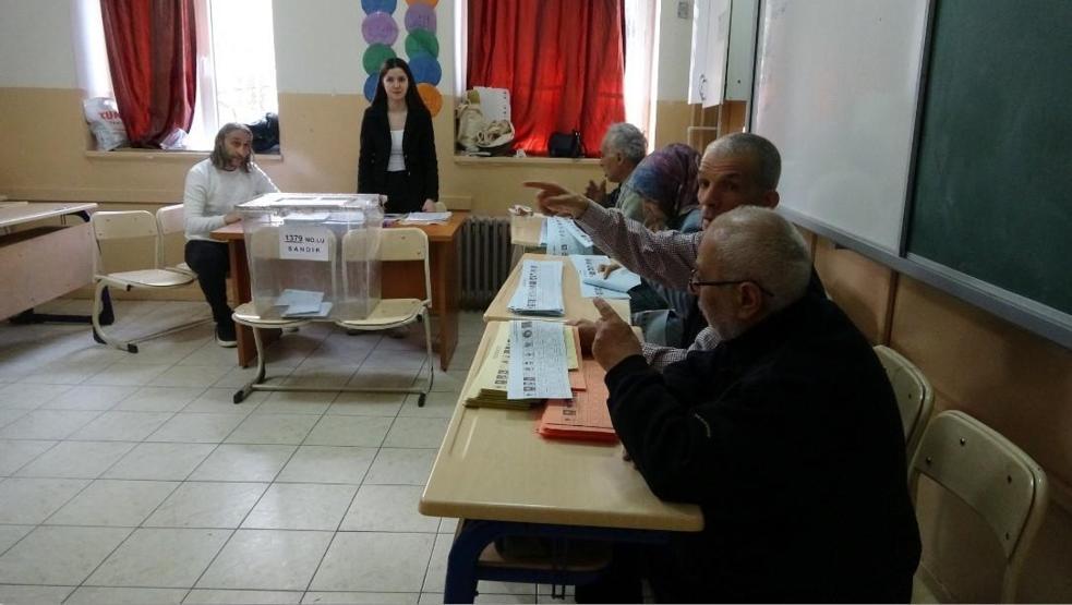 Fotoğraflar gelmeye başladı: Tüm yurtta oy verme işlemi başladı