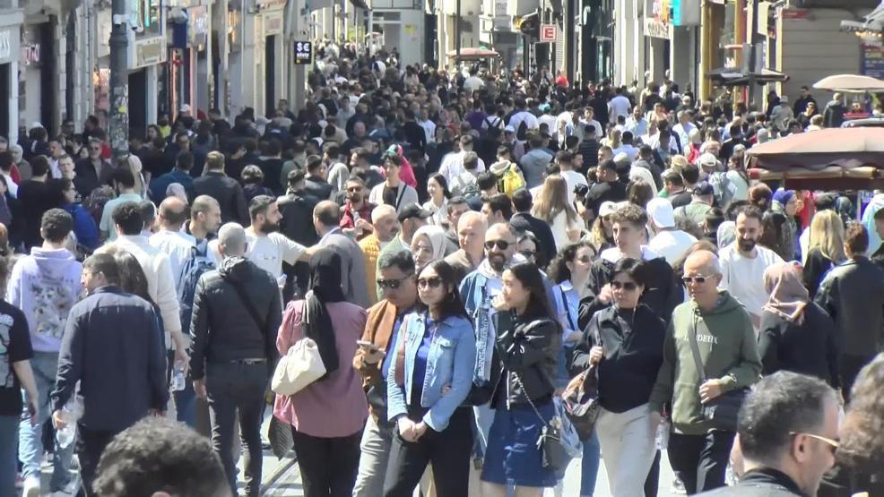 İstiklal Caddesi’nde bayram yoğunluğu