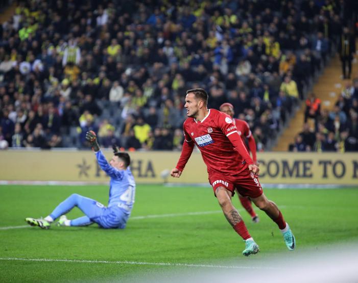 Sivassporun golcüsü Rey Manaj, Süper Lig devine transfer olmaya hazırlanıyor