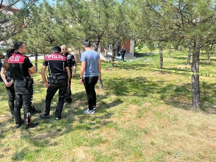 Boşanma aşamasındaki eşini 3 kurşunla öldürdü