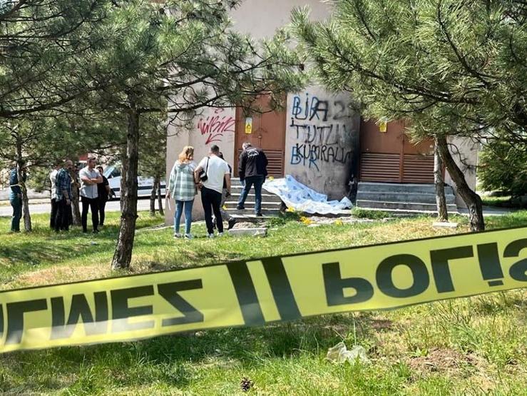 Boşanma aşamasındaki eşini 3 kurşunla öldürdü