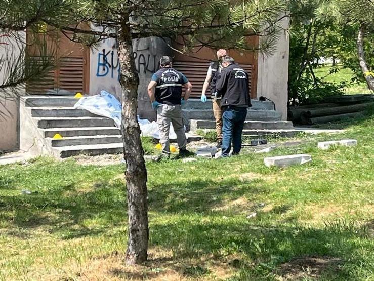 Boşanma aşamasındaki eşini 3 kurşunla öldürdü