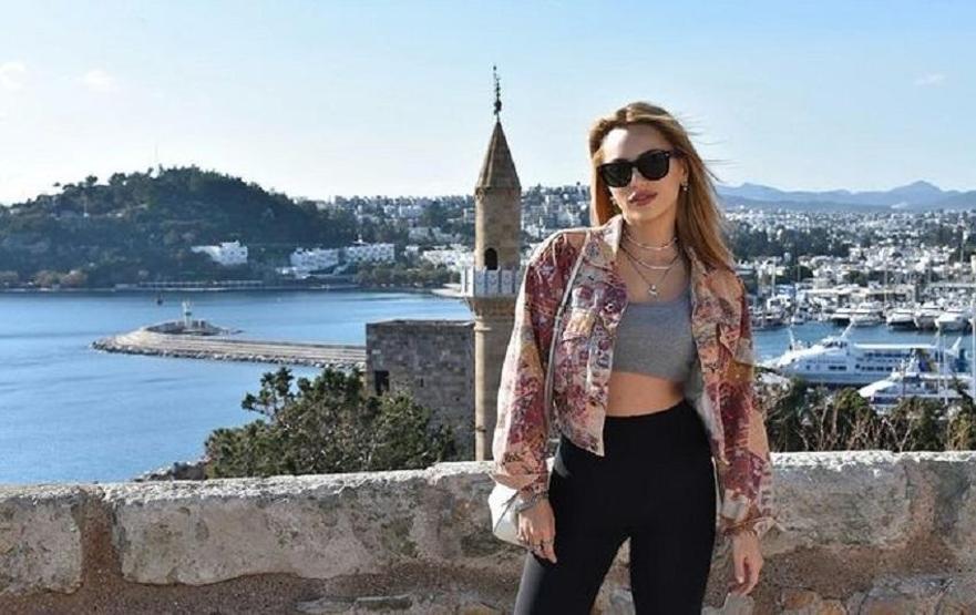 Gören aynı şeyi söyledi İnci Tanelerinde Azemin kızı Nehiri canlandıran Sera Kutlubeyin çocukluk hali sosyal medyayı salladı