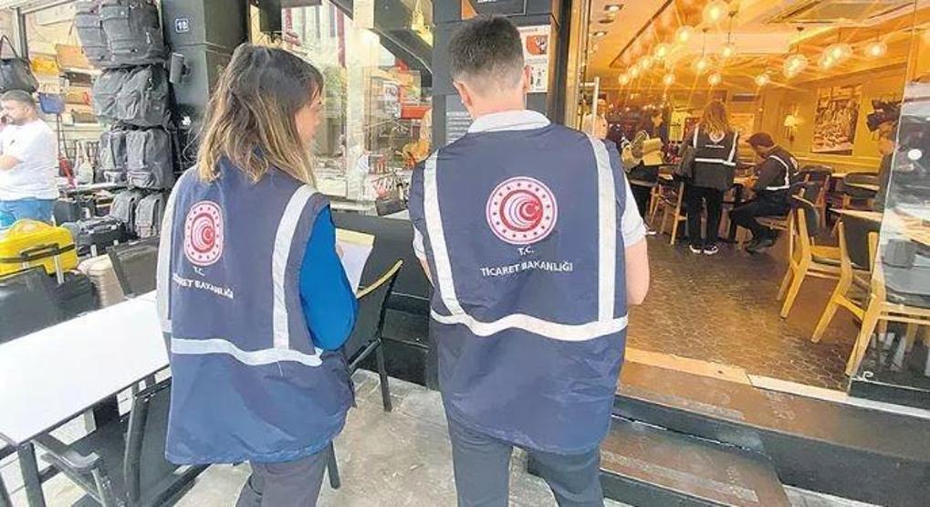 Bu da yeni çıktı: Kafe ve restoranlarda servis ücreti dönemi Yarısı garsona veriliyor...