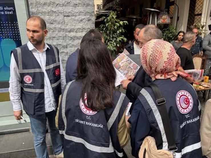 Bu da yeni çıktı: Kafe ve restoranlarda servis ücreti dönemi Yarısı garsona veriliyor...