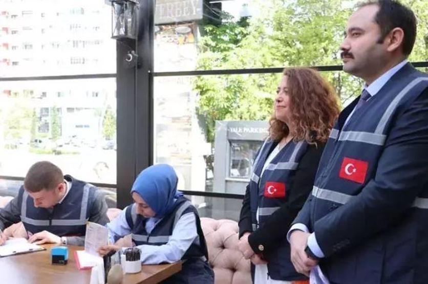 Bu da yeni çıktı: Kafe ve restoranlarda servis ücreti dönemi Yarısı garsona veriliyor...