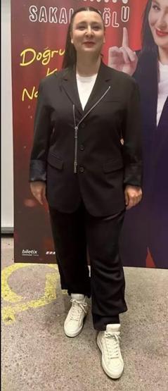 Yasemin Sakallıoğlu kilolarından dert yandı