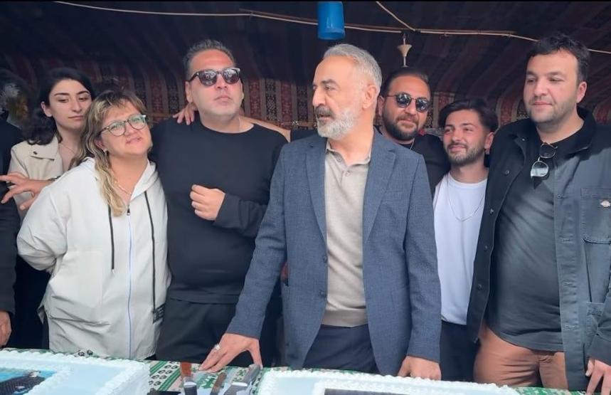 İnci Tanelerinin Azemi Yılmaz Erdoğandan sezonun son set günü paylaşımı Beğeni butonu çöktü