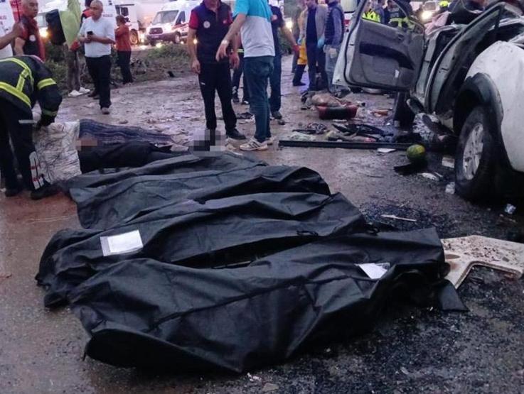 Son dakika Mersin-Adana otoyolunda feci kaza: Çok sayıda ölü ve yaralı var