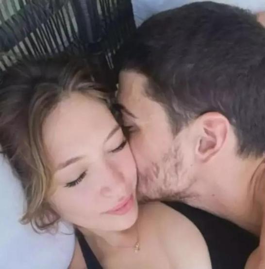 Yasemin Erbilden sevgilisiyle romantik kare