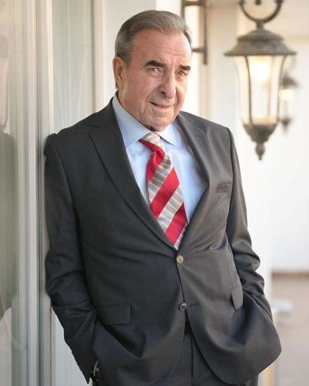 Arka Sokakların Rıza Babası Zafer Ergin sosyal medyayı salladı Vergisini ödüyor musun bu yakışıklılığın