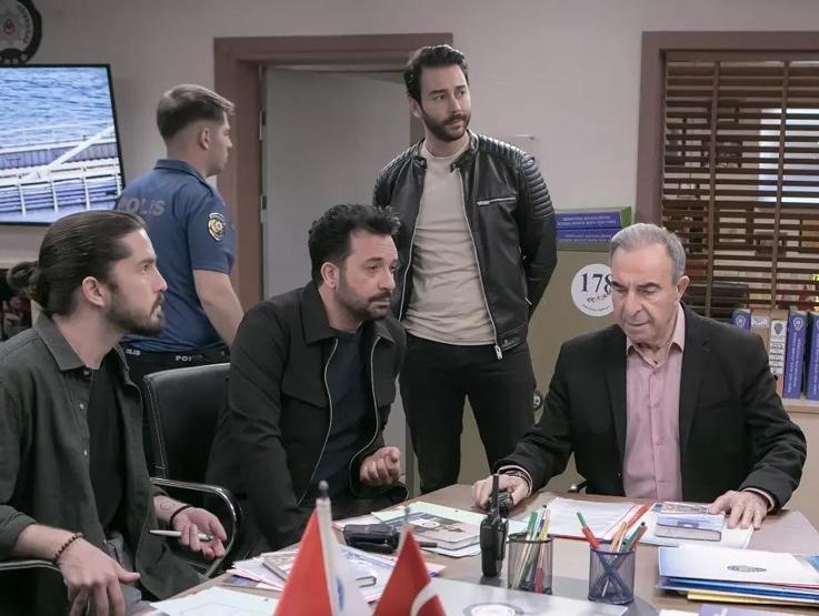 Arka Sokakların Rıza Babası Zafer Ergin sosyal medyayı salladı Vergisini ödüyor musun bu yakışıklılığın