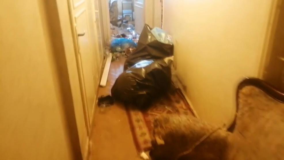 5 daire sahibi Abla-kardeşin şoke eden yaşamı Kötü kokular çöp evi ortaya çıkardı