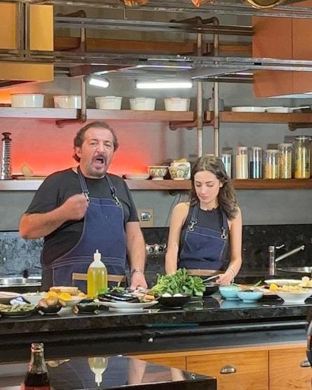 MasterChef Mehmet Yalçınkaya’nın kızı sosyal medyayı salladı: Çok güzelsin