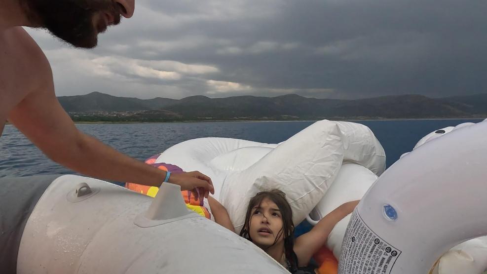 Salda Gölünde kurtarılan küçük kız kahramanıyla buluştu