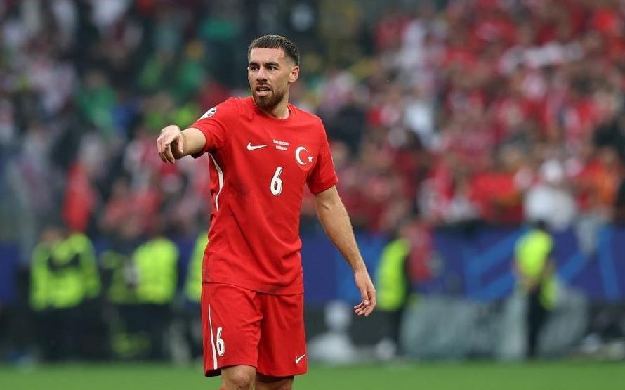 Orkun Kökçüden Benficaya baskı Beşiktaşa gelmek istiyor...