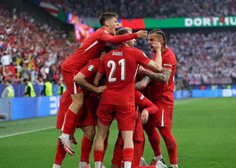 Türkiyenin EURO 2024te gruptan çıkma şansı belli oluyor Millilerin son 16 turu hesapları...