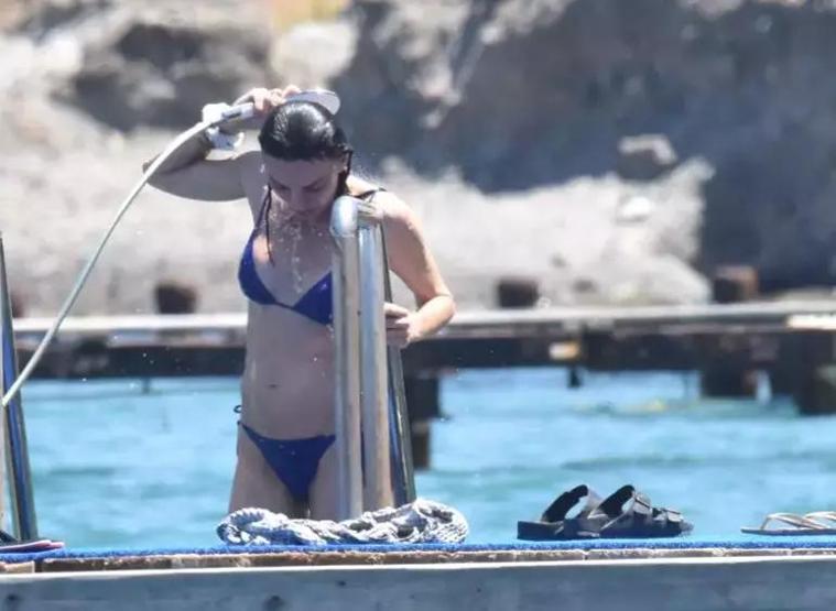 Hande Ataizi ve Dinç Aydoğdu tatilde Fit halleri dikkat çekti