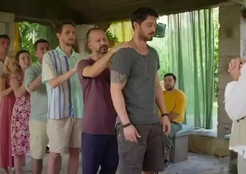 Zeytin Ağacı’nın yıldızı Murat Boz’un ‘tatil’ pozu sosyal medyayı salladı: ‘Havasına, suyuna, taşına, Toprakına