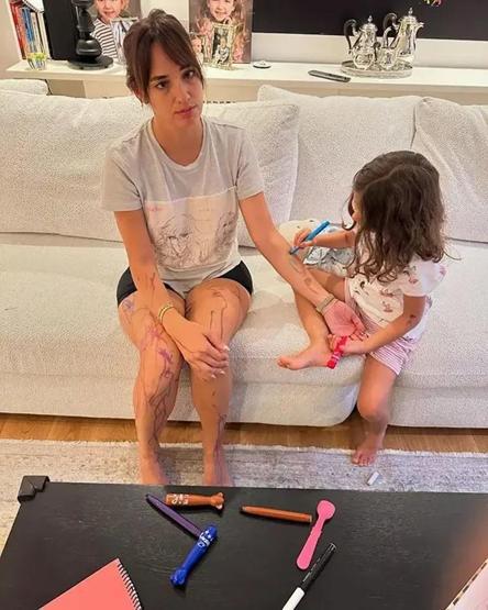 Zeytin Ağacının Leylası Seda Bakanın kızları annesini böyle boyadı