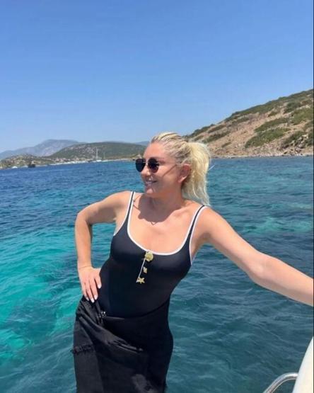 Muazzez Ersoydan yaz pozları PAYLAŞIMLARI DİKKAT TOPLADI