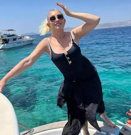 Muazzez Ersoydan yaz pozları PAYLAŞIMLARI DİKKAT TOPLADI