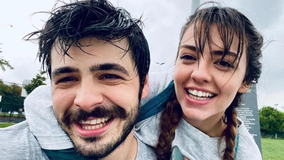 10 yıllık aşk bitti 18 yaşından beri beraberlerdi Ünlü oyuncu fotoğrafları kaldırmadı
