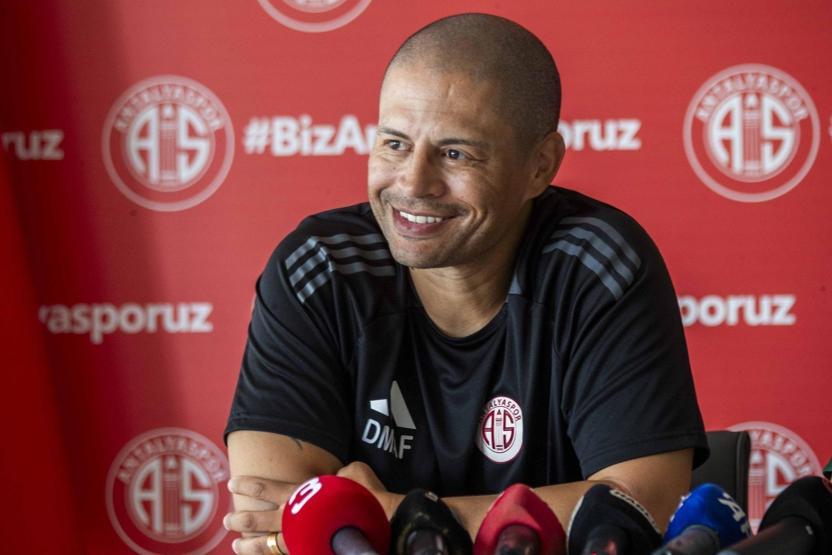 Alex de Souzadan, Jose Mourinho ve Okan Buruk kıyaslaması
