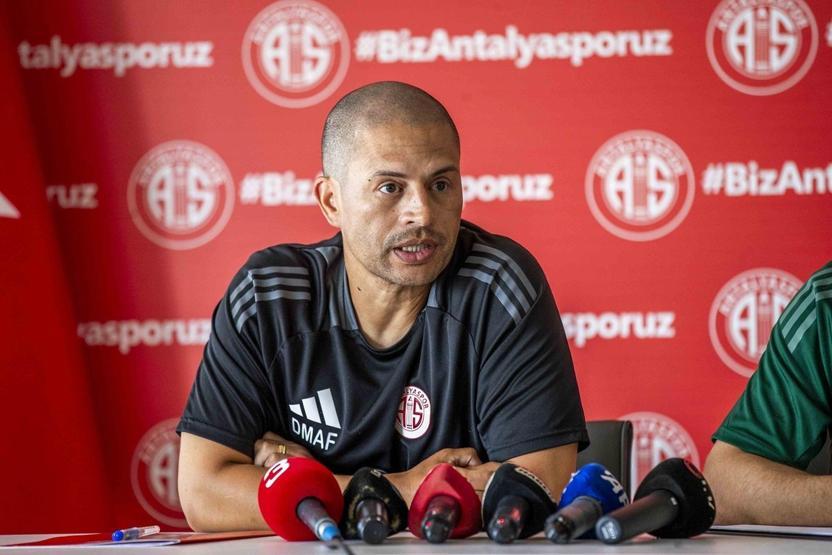 Alex de Souzadan, Jose Mourinho ve Okan Buruk kıyaslaması