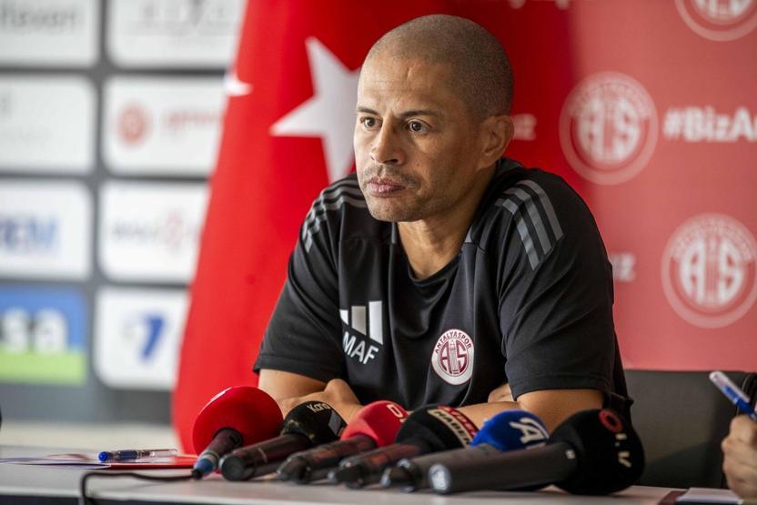 Alex de Souzadan, Jose Mourinho ve Okan Buruk kıyaslaması