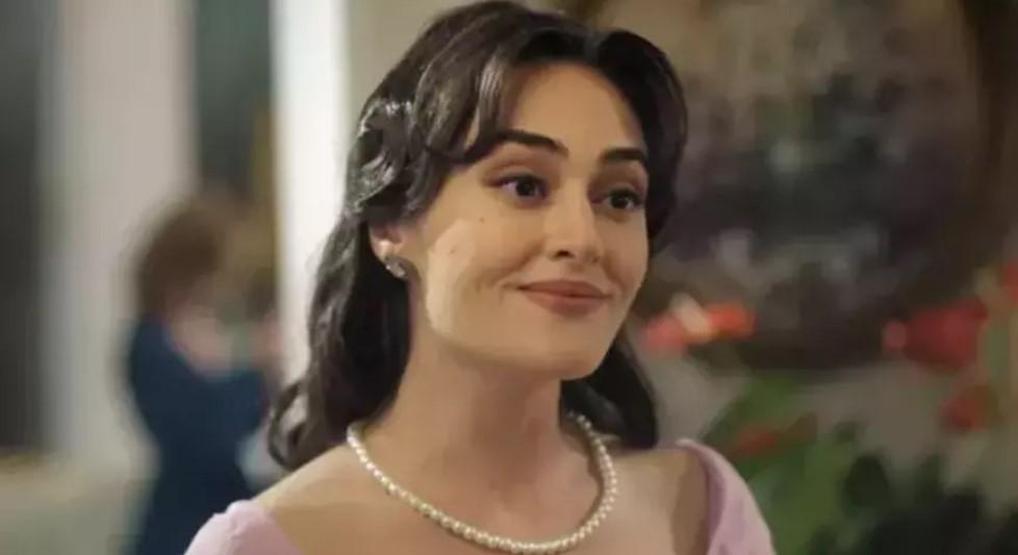 Romantik yemek sonrası OBJEKTİFLERE YAKALANDILAR YILIN MAGAZİN BOMBASI PATLADI