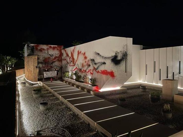 İspanyol iklim aktivistleri Lionel Messinin İbizadaki malikanesini boyadı