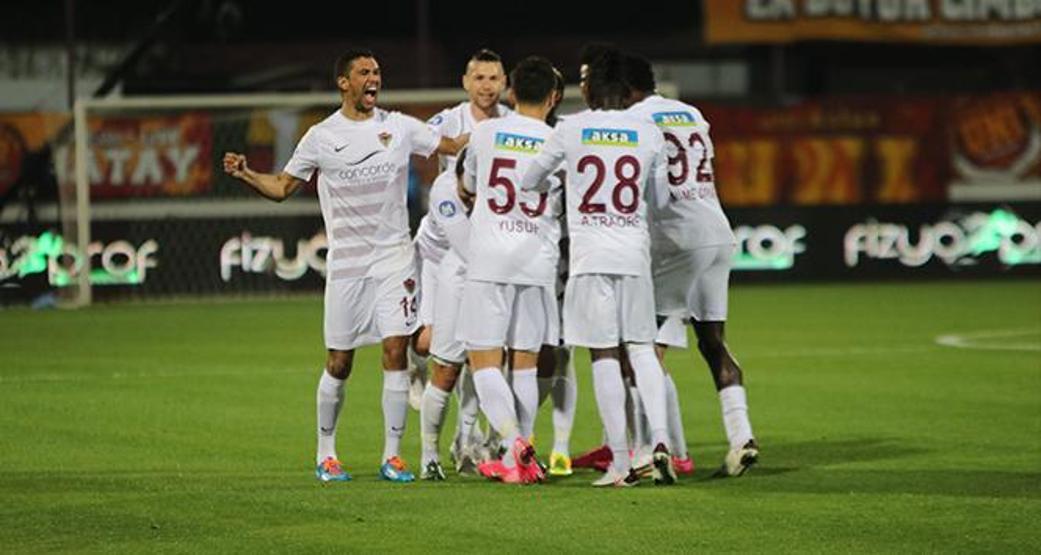 Süper Ligde yeni sezon başlıyor Son şampiyon Galatasaray, Hataysporu konuk ediyor...