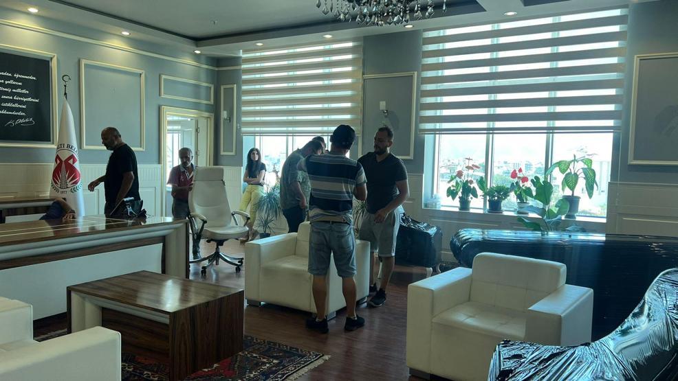 Döşemealtı Belediyesine haciz şoku Başkanın odası boşaltıldı