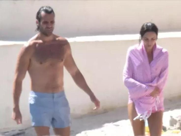 Hande Ataizinin Bodrum tatili devam ediyor Tüm bakışları üzerinde topladı
