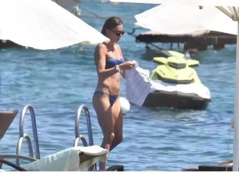 Hande Ataizinin Bodrum tatili devam ediyor Tüm bakışları üzerinde topladı