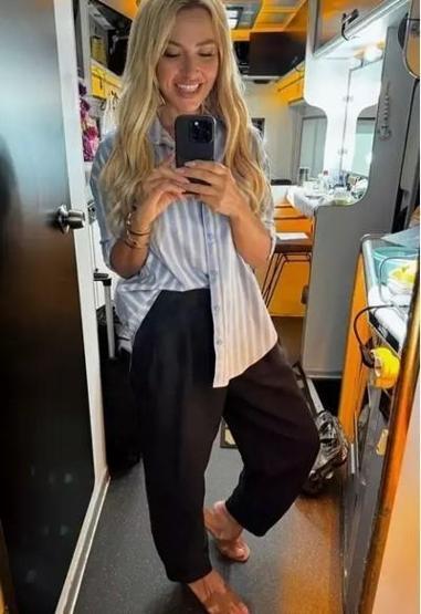 Hadise setteki doğal hallerini paylaştı KAMERA KARŞISINA GEÇTİ
