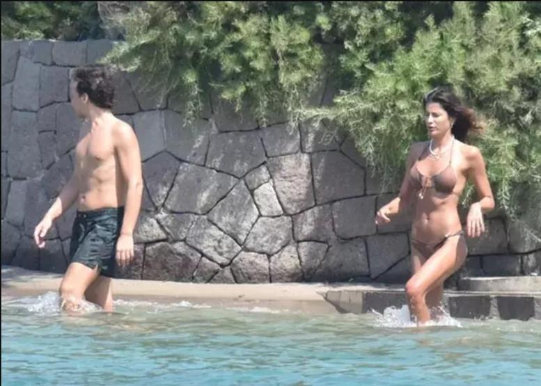 Berrak Tüzünataç ile Edisin Bodrum tatili