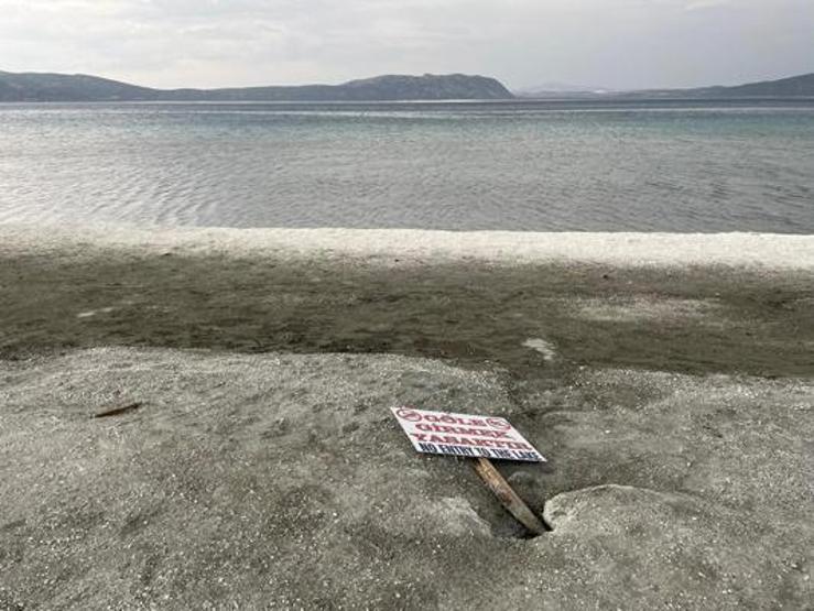 Salda Gölüne giren genç boğuldu