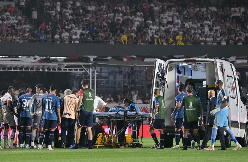 Uruguaylı futbolcu Juan Izquierdo yaşam savaşını kaybetti Sahada baygınlık geçirmişti...