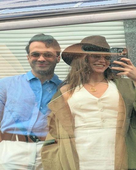 SERENAY SARIKAYA VE MERT DEMİR SOSYAL MEDYADA AŞKA GELDİ Beğeni butonu çöktü Ateşe düştük be