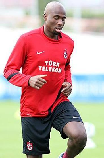 Sol Bambanın vefatı futbol dünyasını yasa boğdu...